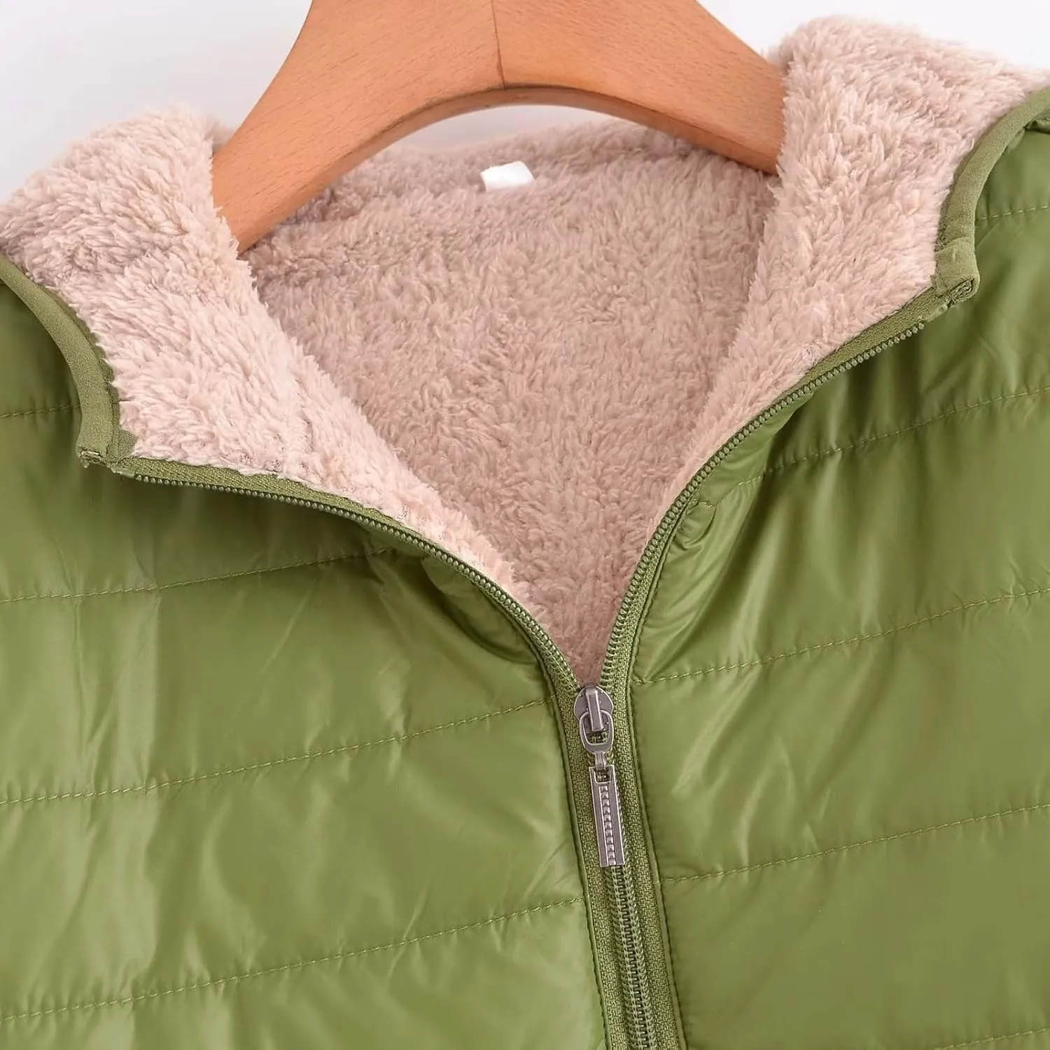 Women's Quilted Winter Coats Winter Short Hooded Warm Padded Fleece Lined Puffer Jackets Down Jackets with Pockets