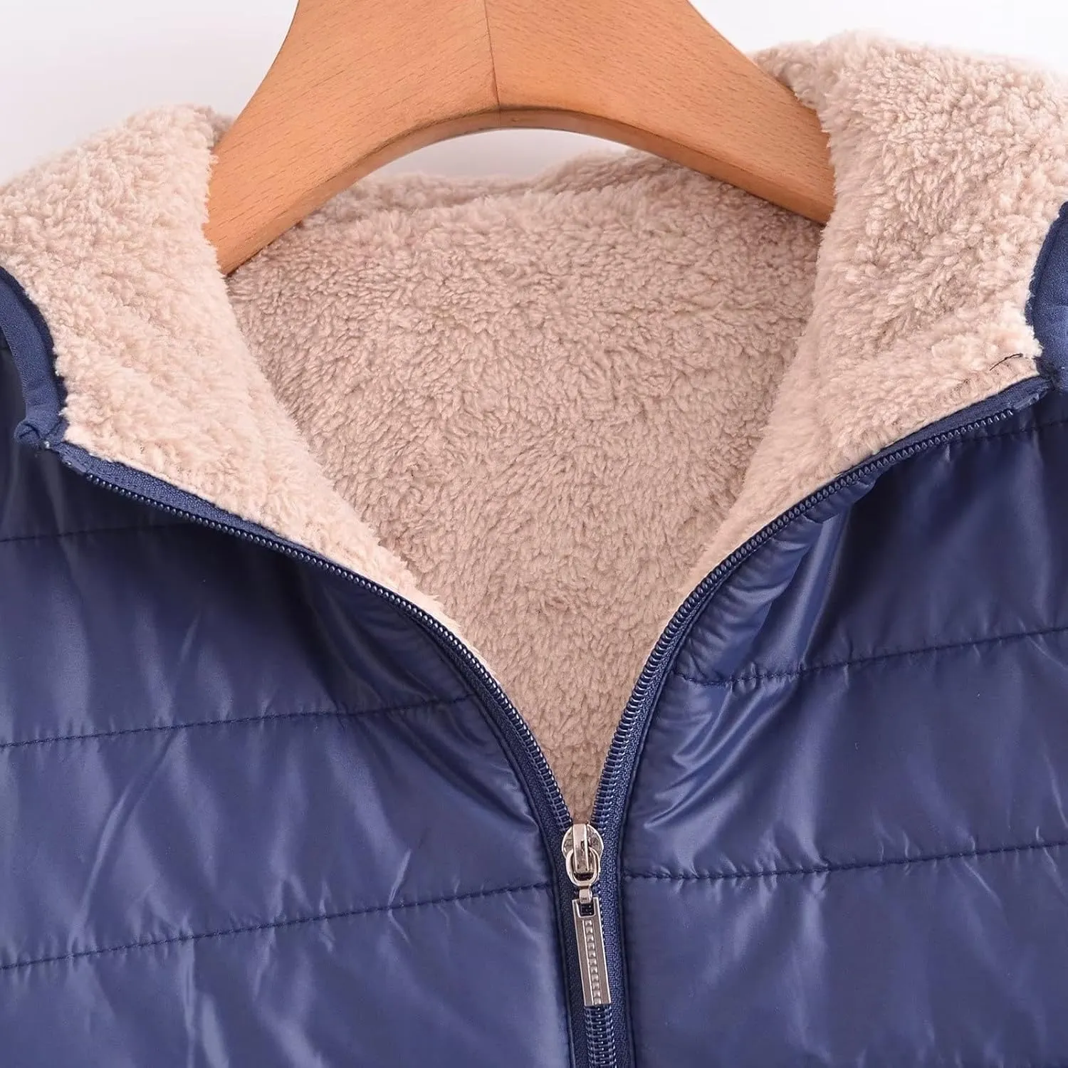 Women's Quilted Winter Coats Winter Short Hooded Warm Padded Fleece Lined Puffer Jackets Down Jackets with Pockets